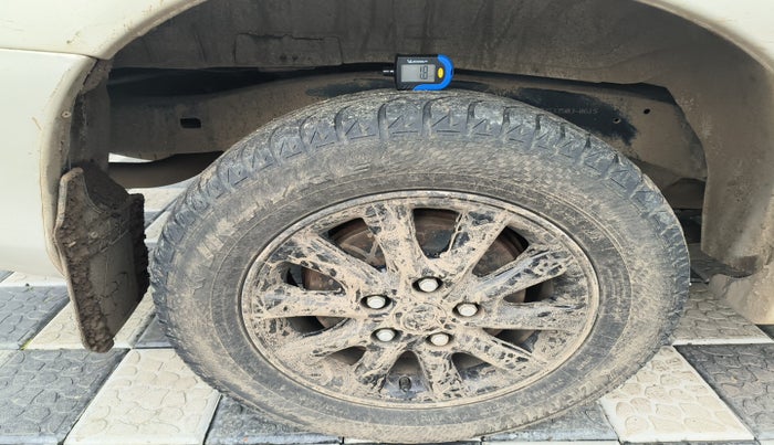 2015 Toyota Innova 2.5 VX 7 STR, Diesel, Manual, 2,38,256 km, tyre