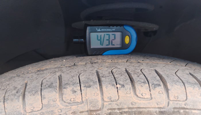 2023 Maruti Dzire VXI, Petrol, Manual, 1,33,688 km, tyre