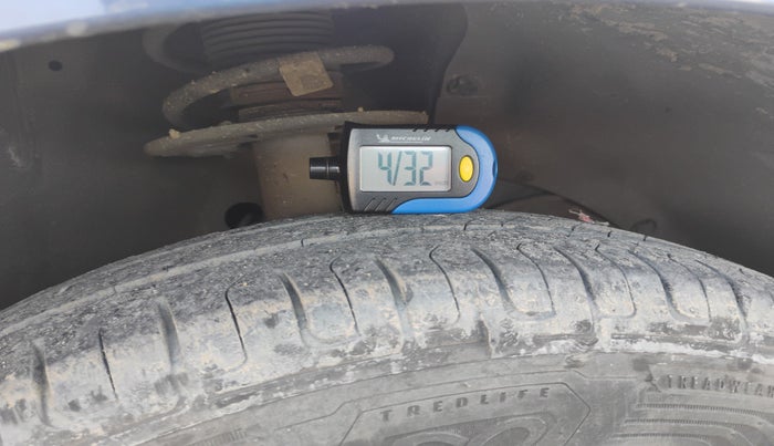 2023 Maruti Dzire VXI, Petrol, Manual, 1,33,688 km, tyre