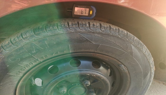 2012 Hyundai Eon ERA + LPG, Petrol, Manual, 1,29,798 km, tyre