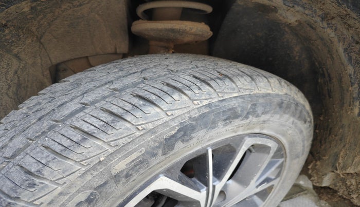 2018 Renault Duster RXL PETROL, Petrol, Manual, 68,840 km, tyre