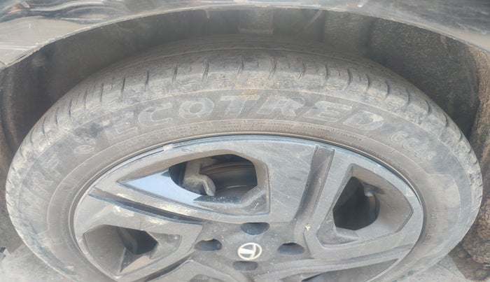 2023 Tata ALTROZ XT PETROL DARK EDITION, Petrol, Manual, 41,453 km, tyre