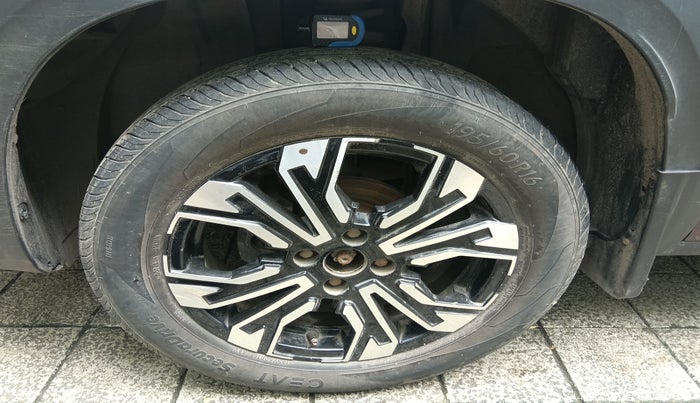 2023 Renault Kiger RXZ AMT, Petrol, Automatic, 28,123 km, tyre