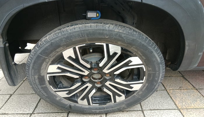 2023 Renault Kiger RXZ AMT, Petrol, Automatic, 28,123 km, tyre