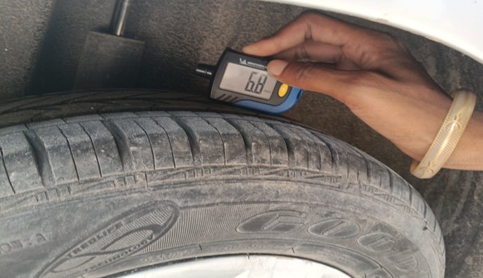 2011 Skoda Fabia ACTIVE 1.2 MPI, Petrol, Manual, 64,463 km, tyre