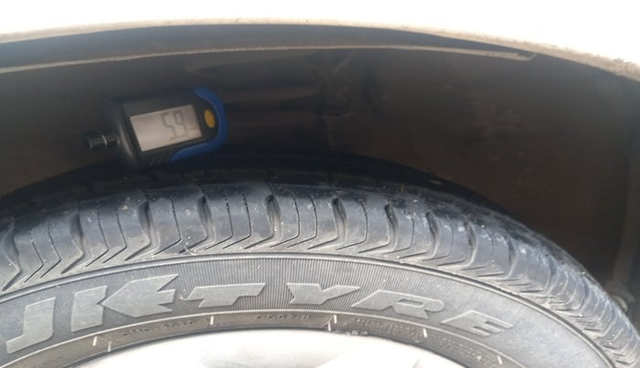 2016 Maruti Alto 800 VXI, Petrol, Manual, 65,80,017 km, tyre