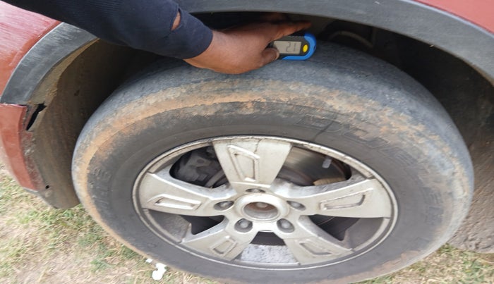 2012 Mahindra XUV500 W8, Diesel, Manual, 1,62,238 km, tyre