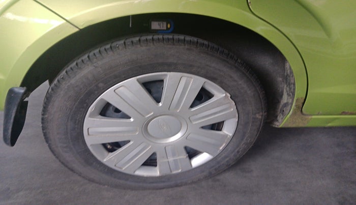 2010 Ford Figo TITANIUM 1.4 DIESEL, Diesel, Manual, 1,21,445 km, tyre