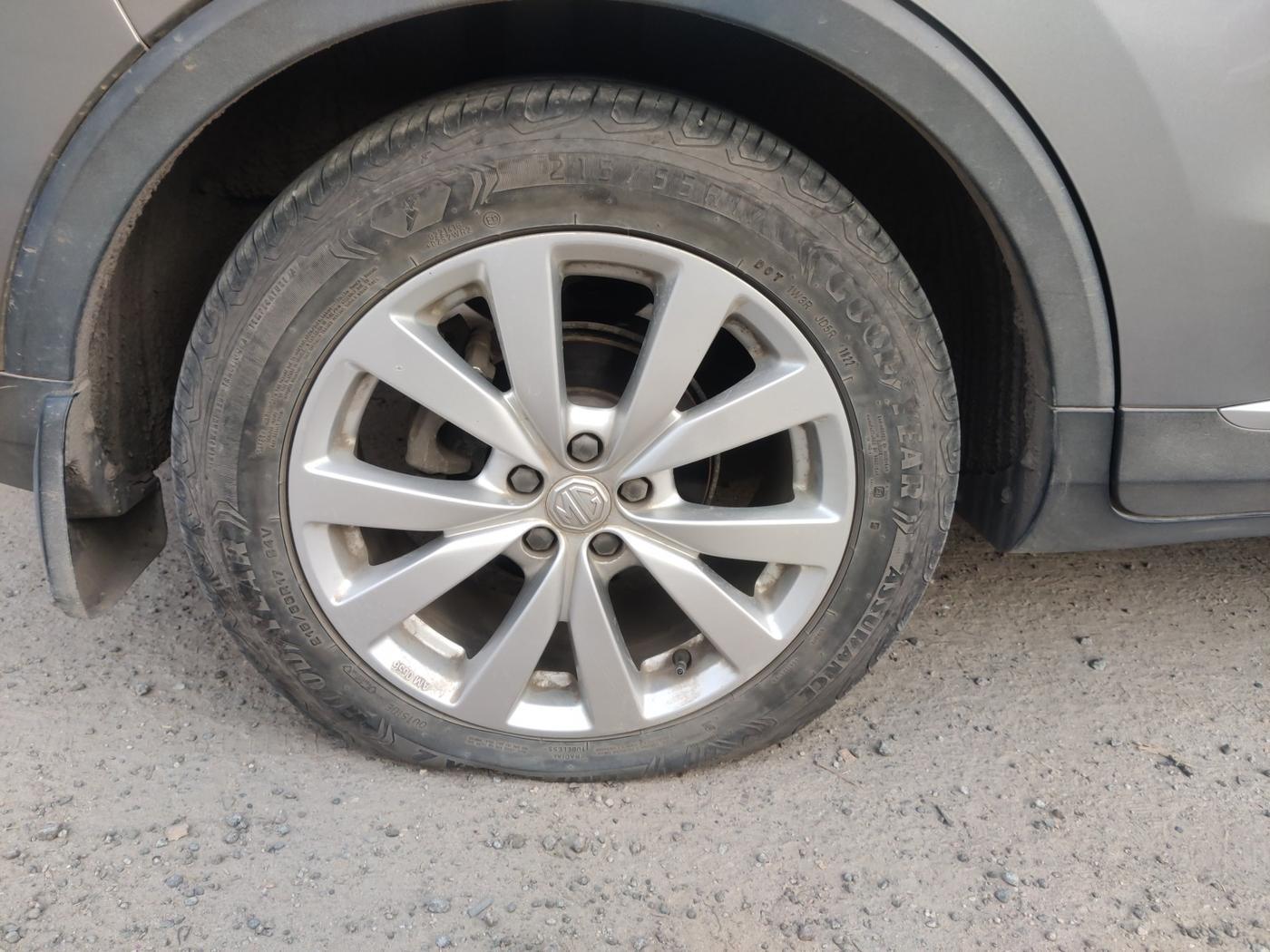 2022 MG ASTOR SUPER EX 1.5 MT, Petrol, Manual, 27,000 km, tyre