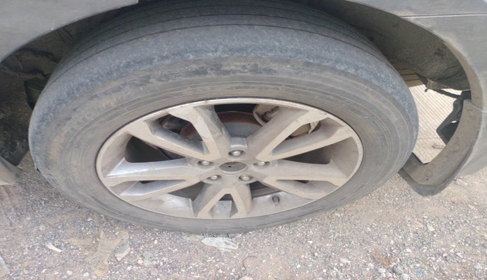 2014 Hyundai Santa Fe 2 WD AT, Diesel, Automatic, 1,53,159 km, tyre