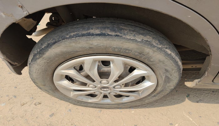 2017 Maruti Wagon R 1.0 LXI CNG, Petrol, Manual, 1,50,143 km, tyre