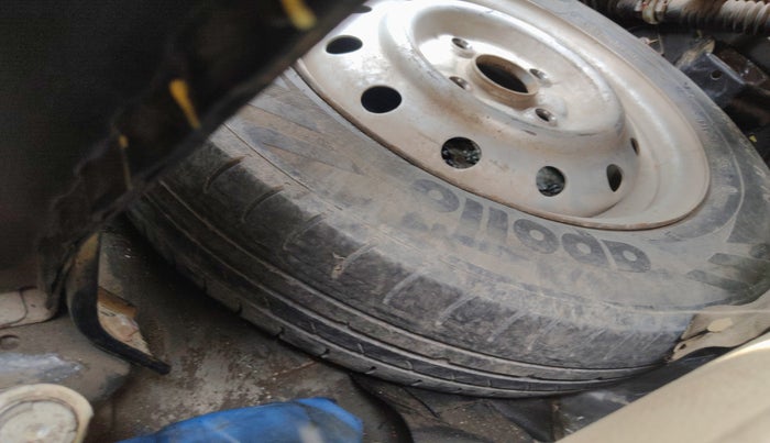 2017 Maruti Wagon R 1.0 LXI CNG, Petrol, Manual, 1,50,143 km, tyre