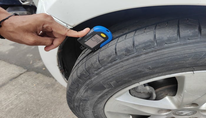 2013 Hyundai New Elantra 1.6 SX MT DIESEL, Diesel, Manual, 1,26,466 km, tyre