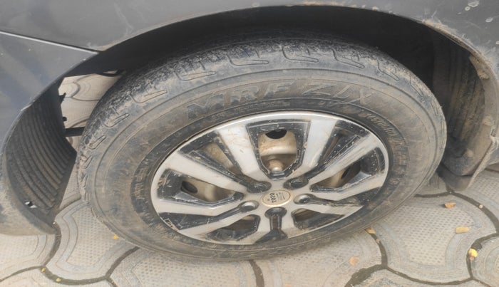 2017 Hyundai Eon ERA +, Petrol, Manual, 49,267 km, tyre