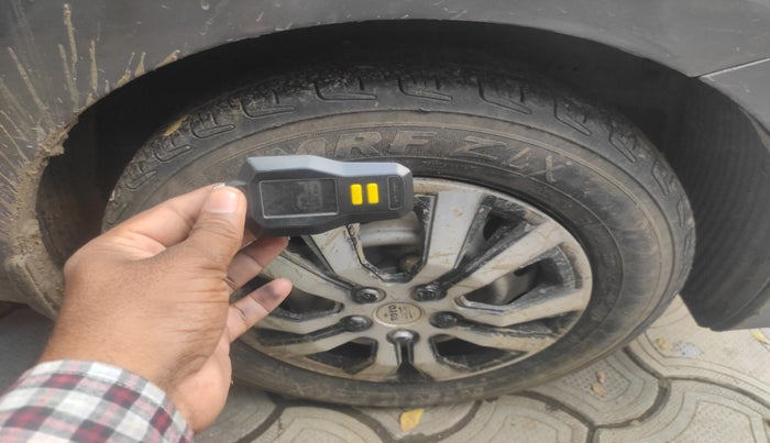 2017 Hyundai Eon ERA +, Petrol, Manual, 49,267 km, tyre