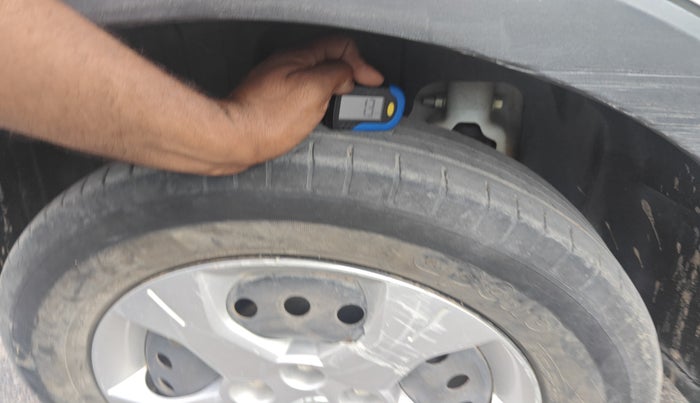 2021 Mahindra XUV300 W6 1.5 Diesel, Diesel, Manual, 47,480 km, tyre