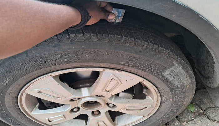 2012 Mahindra XUV500 W8, Diesel, Manual, 1,15,852 km, tyre