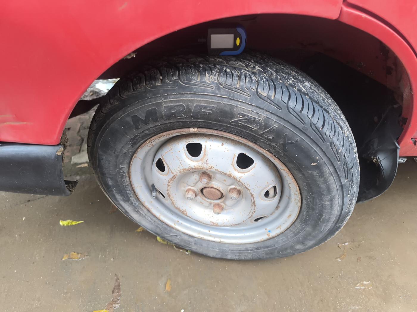 2010 Maruti Eeco 7 STR, Petrol, Manual, 1,23,456 km, tyre