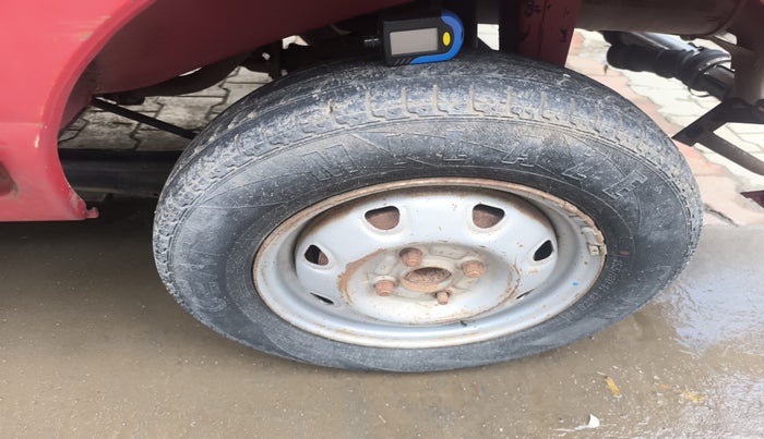 2010 Maruti Eeco 7 STR, Petrol, Manual, 1,23,456 km, tyre