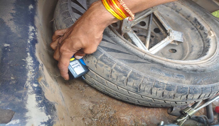 2018 Maruti Dzire ZXI, Petrol, Manual, 74,200 km, tyre