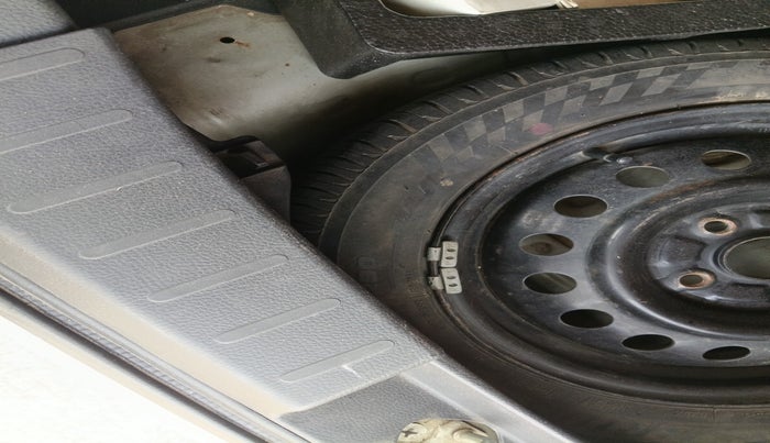 2013 Maruti Wagon R 1.0 VXI, Petrol, Manual, 57,000 km, tyre