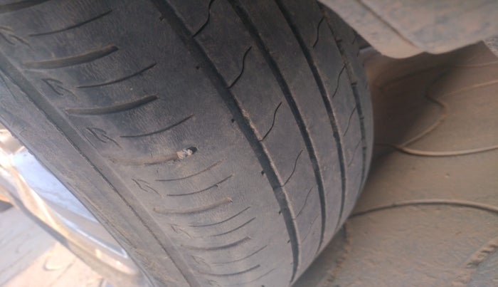 2017 Maruti Vitara Brezza VDI (O), Diesel, Manual, 1,07,069 km, tyre