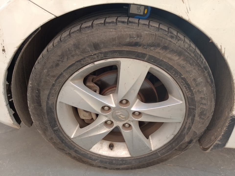 2013 Hyundai New Elantra 1.8 SX AT VTVT, Petrol, Automatic, 99,287 km, tyre