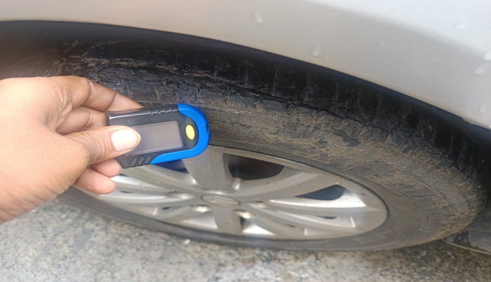 2011 Maruti SX4 ZXI AT, Petrol, Automatic, 1,02,268 km, tyre