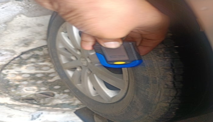 2011 Maruti SX4 ZXI AT, Petrol, Automatic, 1,02,268 km, tyre