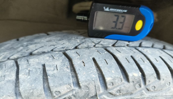 2010 Maruti Swift VDI, Diesel, Manual, 1,29,088 km, tyre