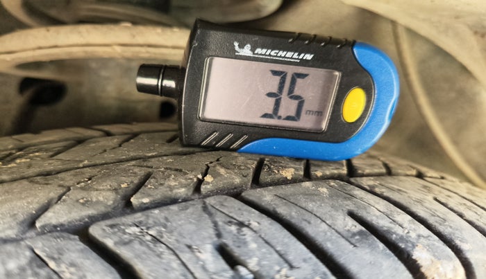 2010 Maruti Swift VDI, Diesel, Manual, 1,29,088 km, tyre