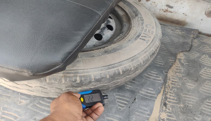 2013 Maruti Eeco 5 STR CNG WITH HTR, Petrol, Manual, 1,32,367 km, tyre
