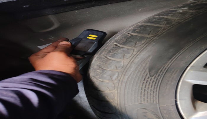 2010 Maruti SX4 ZXI AT, Petrol, Automatic, 94,464 km, tyre