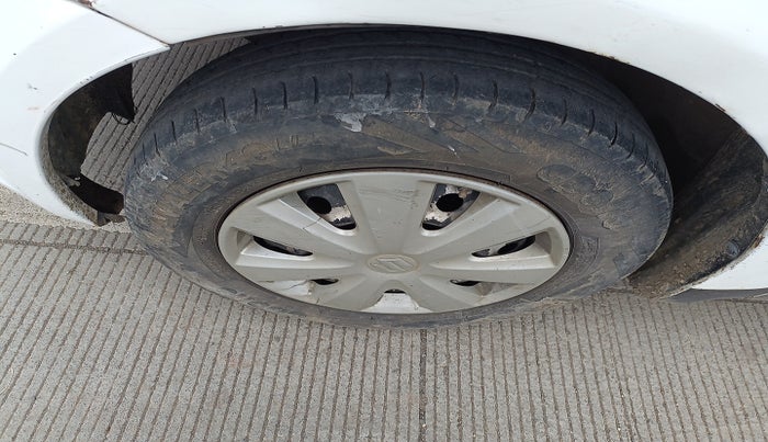 2015 Maruti Swift Dzire LDI, Diesel, Manual, 1,52,000 km, tyre