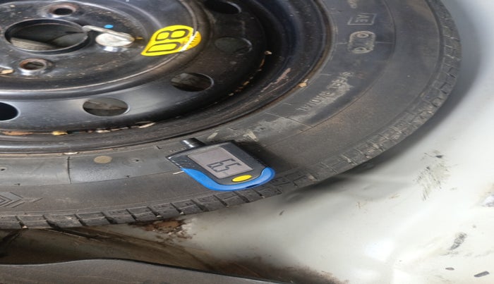 2016 Maruti Swift Dzire ZDI, Diesel, Manual, 1,75,493 km, tyre