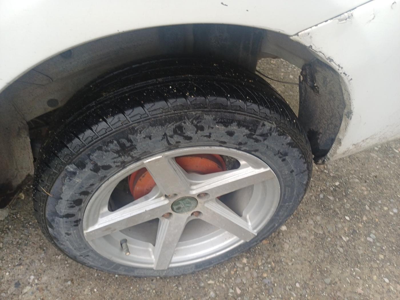 2015 Toyota Etios GD, Diesel, Manual, 1,82,232 km, tyre