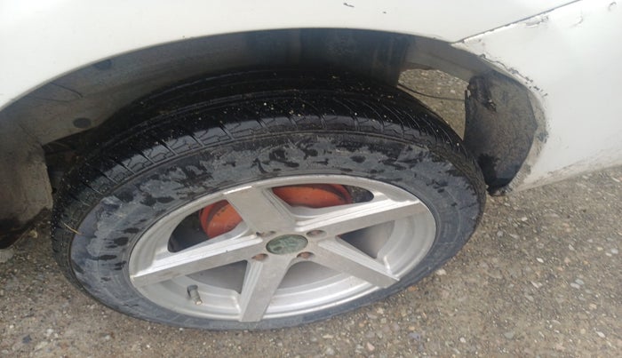 2015 Toyota Etios GD, Diesel, Manual, 1,82,232 km, tyre