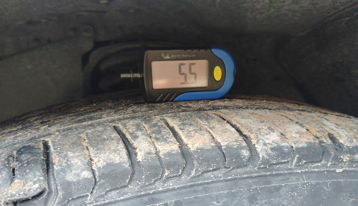 2017 Toyota Innova Crysta 2.4 VX 7 STR, Diesel, Manual, 1,10,000 km, tyre