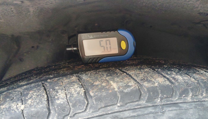 2017 Toyota Innova Crysta 2.4 VX 7 STR, Diesel, Manual, 1,10,000 km, tyre