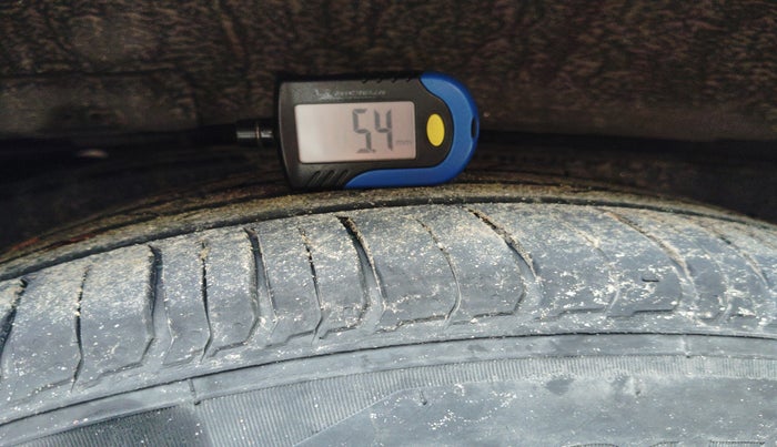 2017 Toyota Innova Crysta 2.4 VX 7 STR, Diesel, Manual, 1,10,000 km, tyre