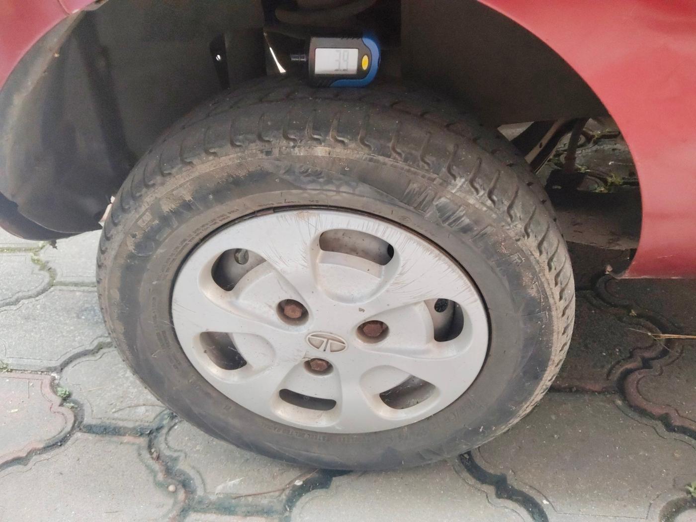 2015 Tata Nano TWIST XTA, Petrol, Automatic, 58,350 km, tyre