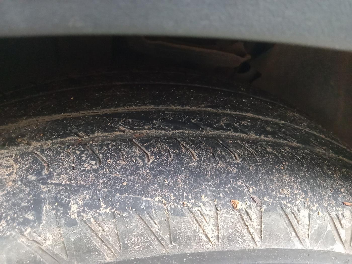 2019 Volkswagen TIGUAN HIGHLINE TDI AT, Diesel, Automatic, 1,17,255 km, tyre
