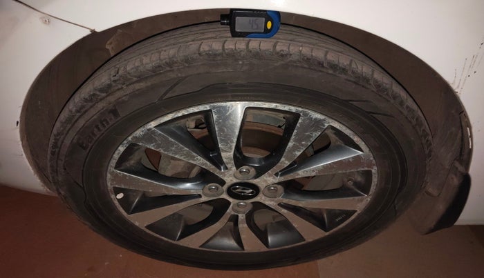 2014 Hyundai Verna FLUIDIC 1.6 CRDI SX, Diesel, Manual, 1,41,700 km, tyre