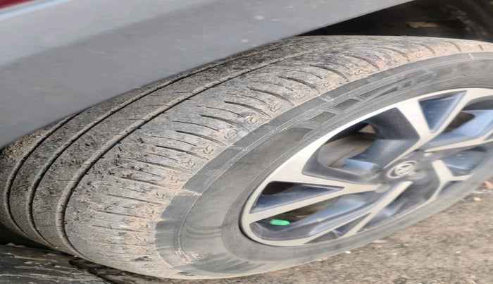 2023 Toyota URBAN CRUISER HYRYDER G HYBRID, Hybrid, Automatic, 1,01,897 km, tyre