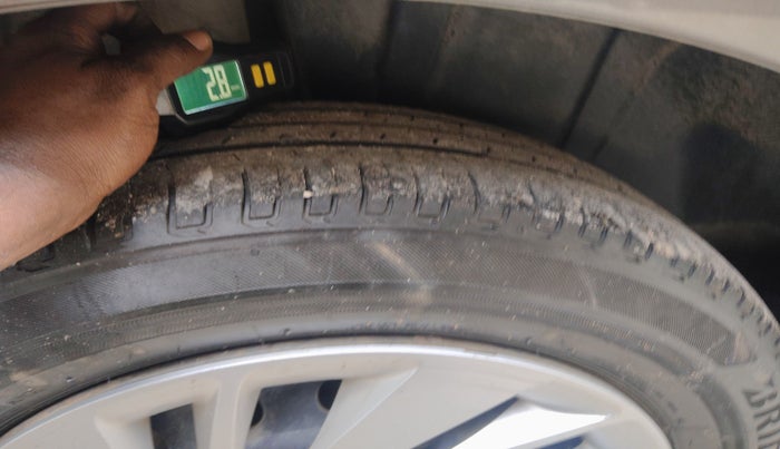 2019 Maruti Ertiga VXI SHVS, Petrol, Manual, 77,126 km, tyre