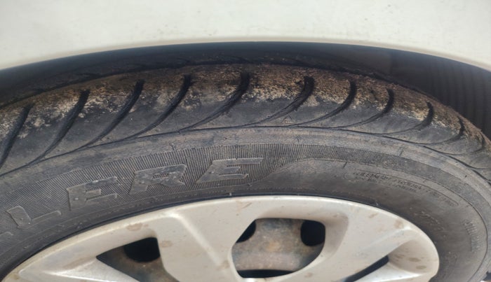 2015 Hyundai Eon MAGNA +, Petrol, Manual, 28,494 km, tyre