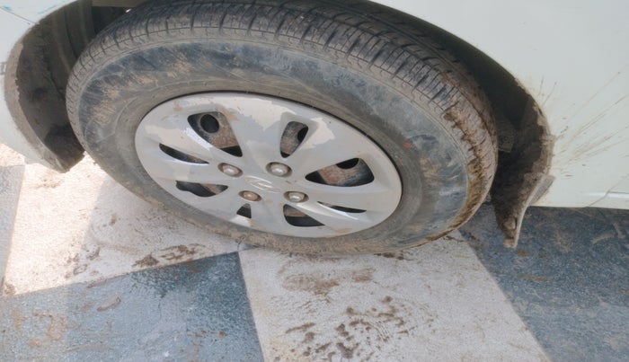 2013 Hyundai i10 MAGNA 1.1, Petrol, Manual, 1,14,148 km, tyre