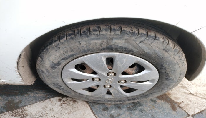 2013 Hyundai i10 MAGNA 1.1, Petrol, Manual, 1,14,148 km, tyre