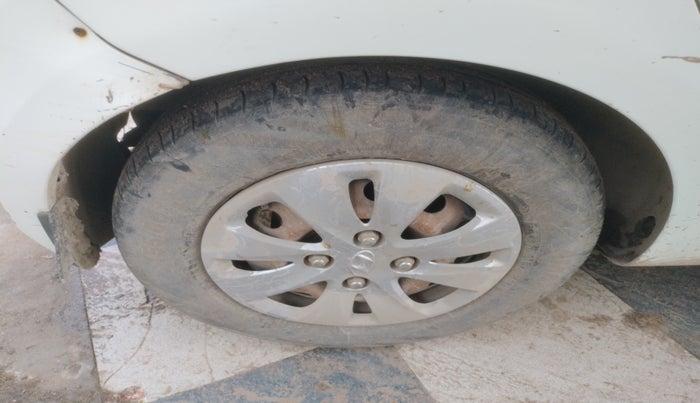 2013 Hyundai i10 MAGNA 1.1, Petrol, Manual, 1,14,148 km, tyre