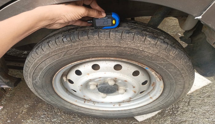 2015 Maruti Wagon R 1.0 LXI CNG, Petrol, Manual, 95,553 km, tyre